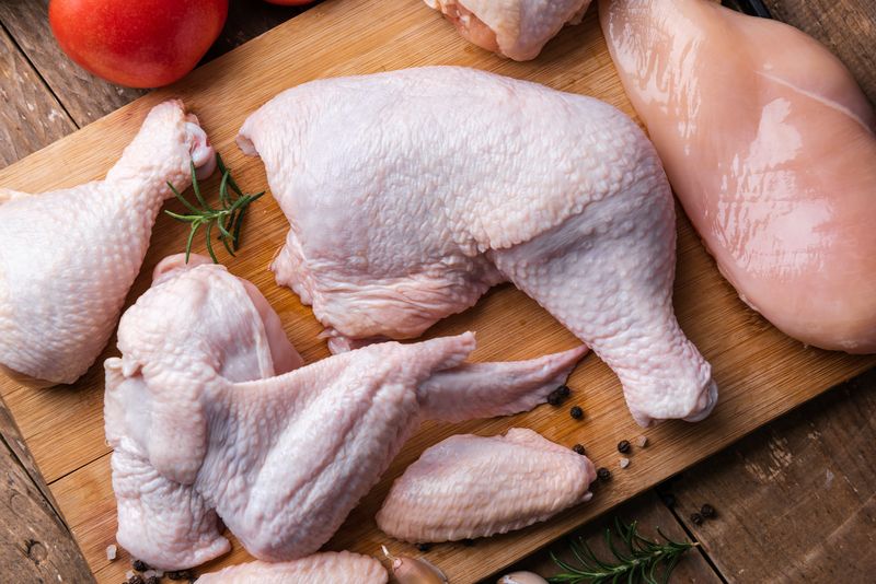 La recongélation du poulet peut se faire en toute sécurité, mais certaines précautions doivent être prises.