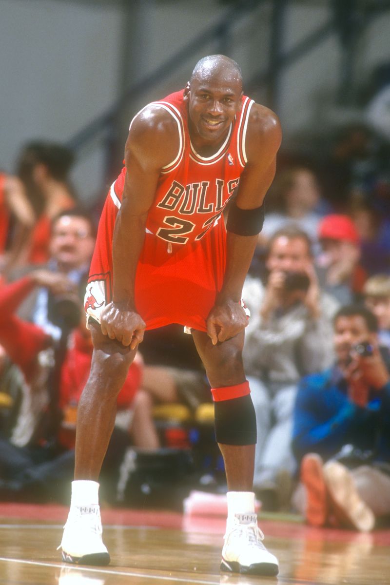 LANDOVER, MD - 03 AVRIL: Michael Jordan # 23 des Chicago Bulls se dirige vers le panier lors d
